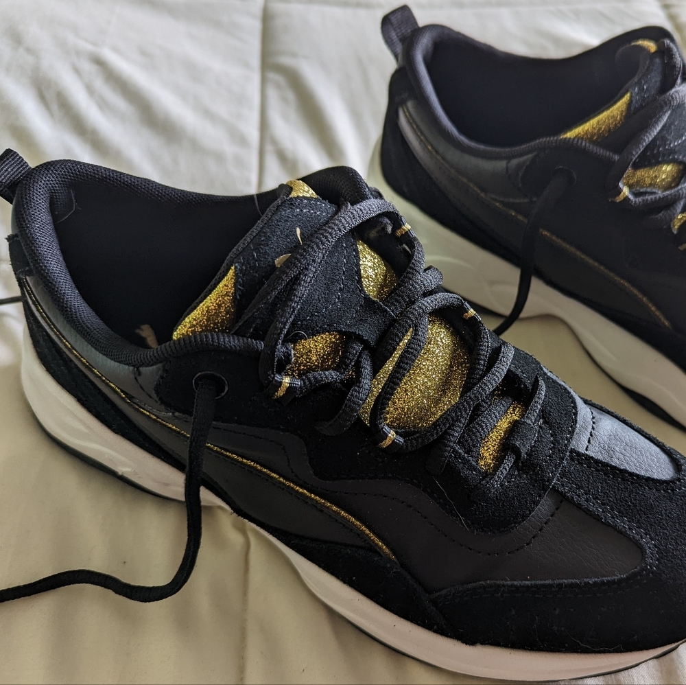 Women's Puma Sneakers